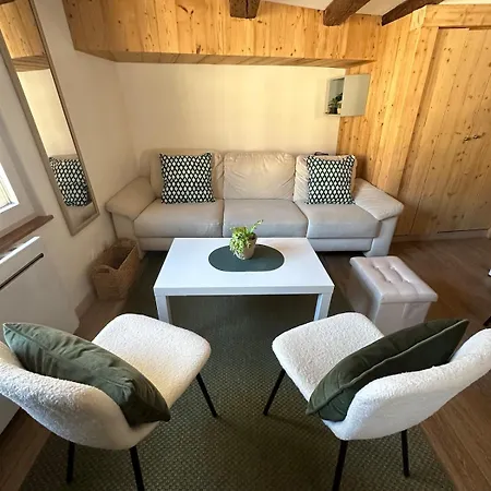 De L Eau Apartment